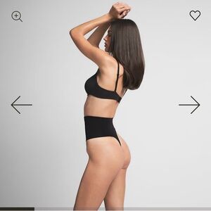 NEW Skims Mid Waist Thong Onyx Black Size S/M Seamless Sculpt SEALED NIB